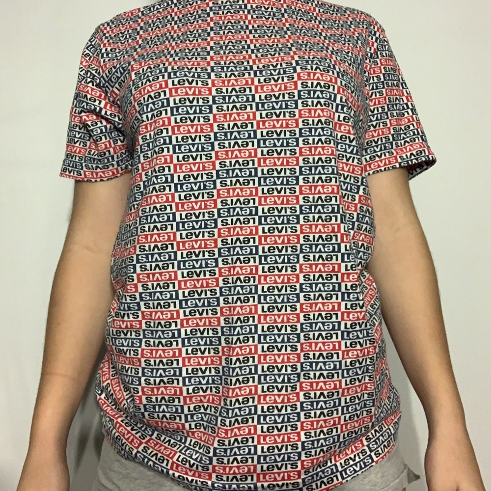 LEVIS RED AND BLACK TSHIRT